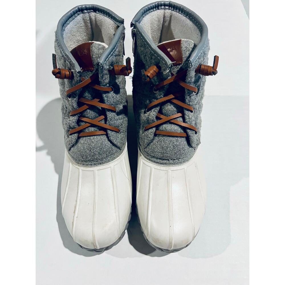 Women’s Nautica Duck Boots. White and Gray Size 9.